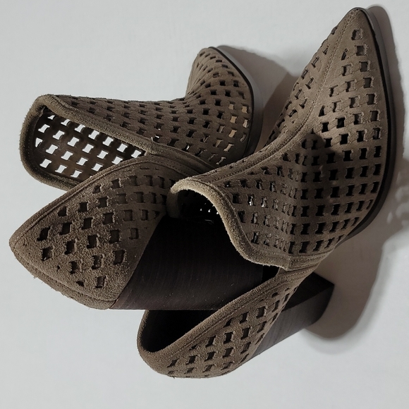 VINCE CAMUTO Brown Suede Ankle Boots Womens High Heel Booties Size 8M - Picture 5 of 16